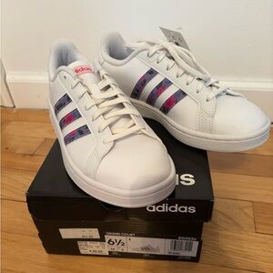 Women’s 6.5 Adidas Grand Court NWT
Flexible!